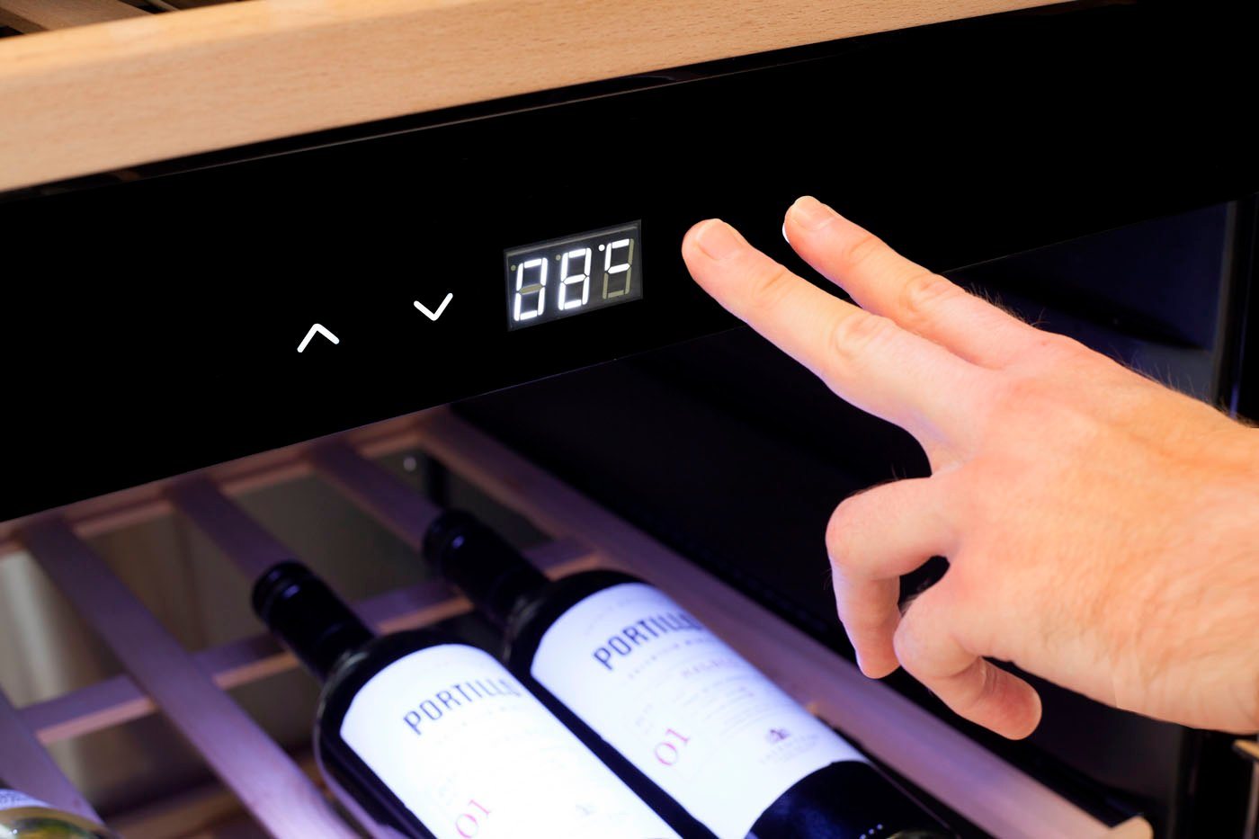 Caso Weinkühlschrank CASO WineExclusive 180 Smart, für 126 Standardflaschen á 0,75l Bild 2