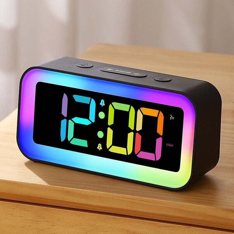 Ortviai Rgb-lichtwecker Mit Sprachsteuerung, Einstellbarer Helligkeit, Usb-anschluss Und 12/24-stunden-anzeige Für Kinder