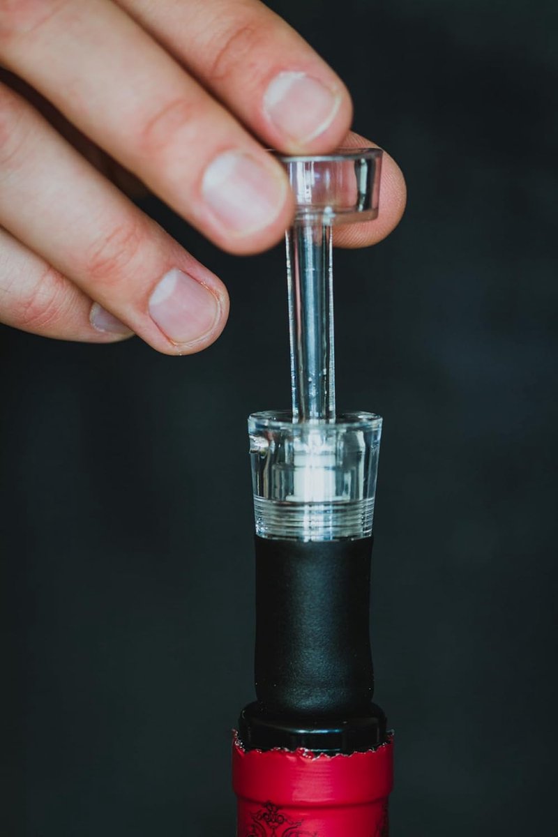 Der Vakuumverschluss Verhindert Die Oxidation Des Rotweinkorkens Und Bewahrt So Dessen Frische. Luftdicht Und Wiederverwendbar.