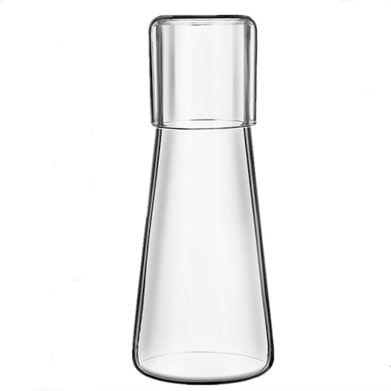 Große, Gläserne Wasserkaraffe Im Japanischen Stil Mit Klarem Wasser.