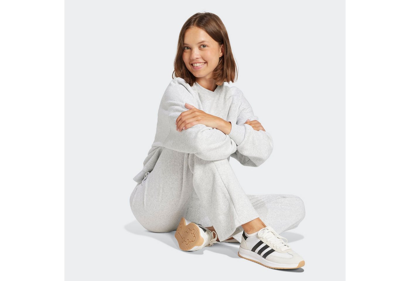 adidas Sportswear Sporthose ESSENTIALS SMALL LOGO FEEL COZY OPEN-HEM für Erwachsene, sportlicher Stil, mit Kordelverschluss Bild 3