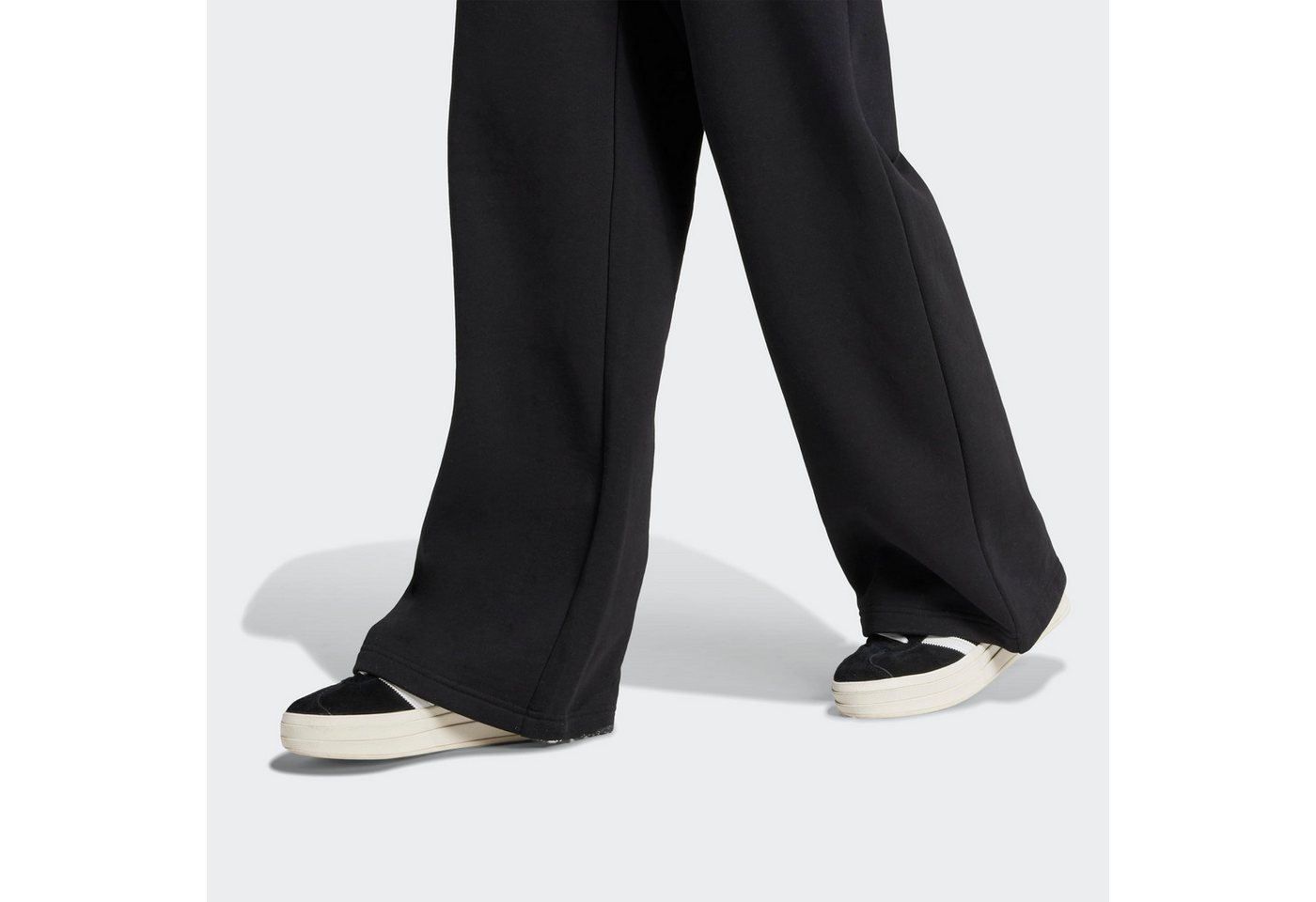 adidas Originals Sporthose ESSENTIALS WIDE LEG FRENCH TERRY sportlicher Stil, für vielseitige Einsatzmöglichkeiten, weites Bein Bild 2