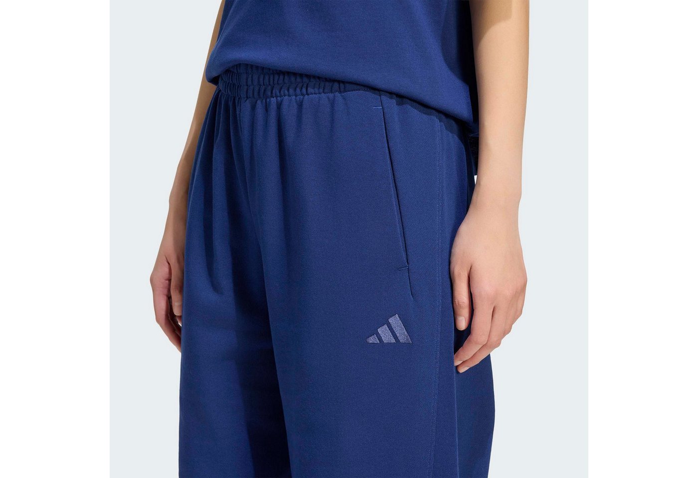 adidas Sportswear Sporthose ADIDAS KIT, LOCKER GESCHNITTEN, BÜNDCHEN, KLEINES LOGO KIT Sporthose, schwere Premium-Qualität, robuste Stoffstruktur Bild 3