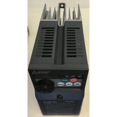 Frequenzumformer MITSUBISHI zu Tafelblechscheren HGS-A
