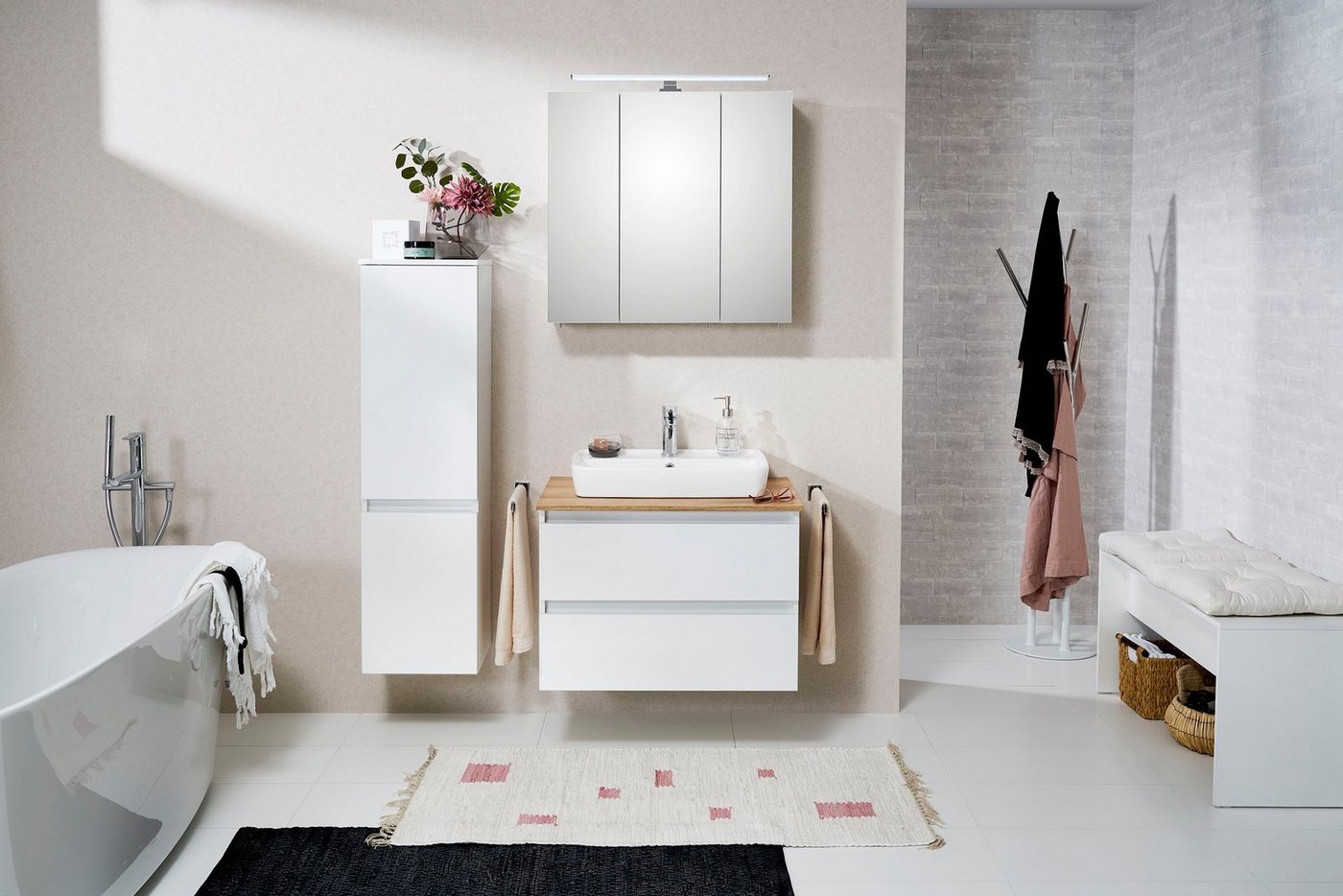 Saphir Spiegelschrank Quickset 360 Badschrank, 3 Spiegeltüren, 6 Einlegeböden, 75 cm breit inkl. LED-Beleuchtung, Türdämpfer, Schalter-/Steckdosenkombination Bild 3