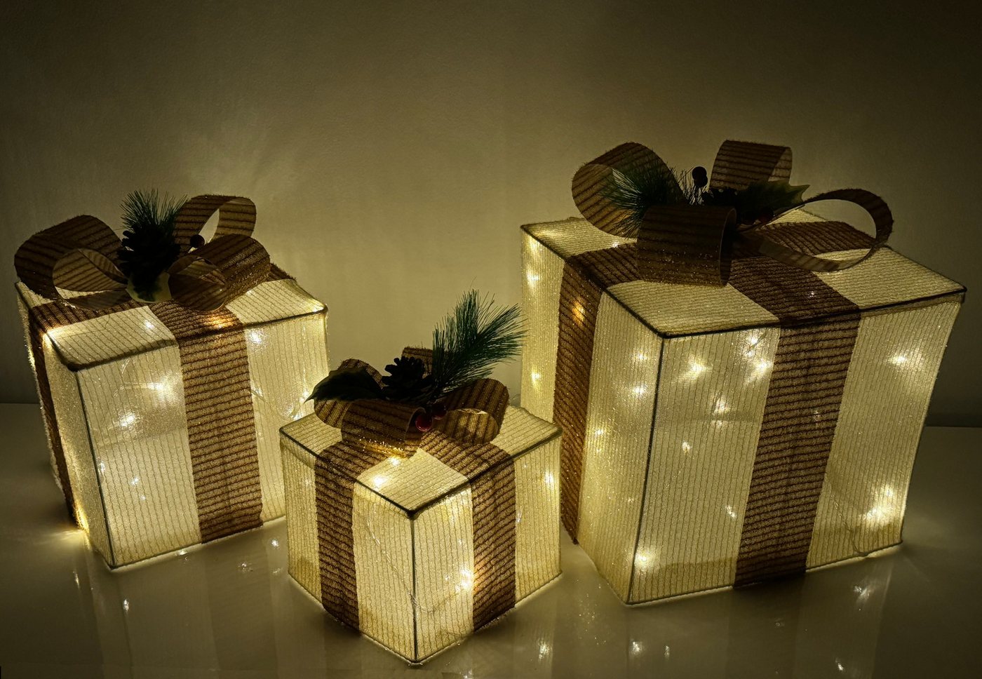 Nipach LED-Lichternetz LED Geschenkwürfel im 3er Set 25cm, 20cm, 15cm Innen & Außen Timer Bild 3