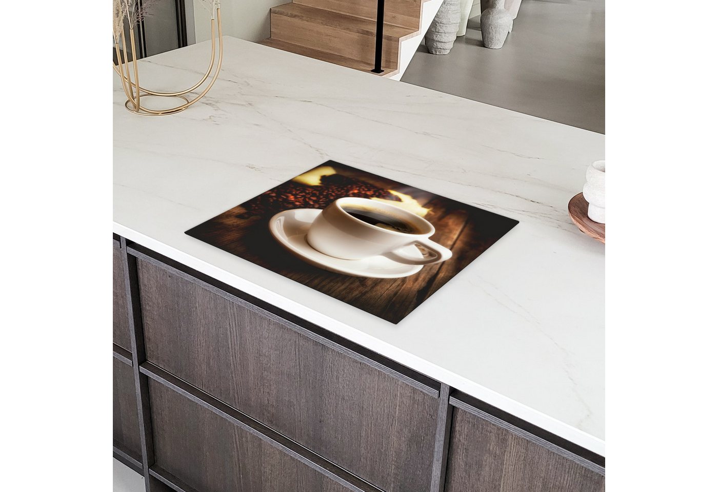 MuchoWow Herd-Abdeckplatte Eine heiße Tasse Kaffee mit Kaffeebohnen, Vinyl, (1 tlg), Abdeckung Induktionskochfeld Schutzmatte, Küche Deko, 65x52 cm Bild 2