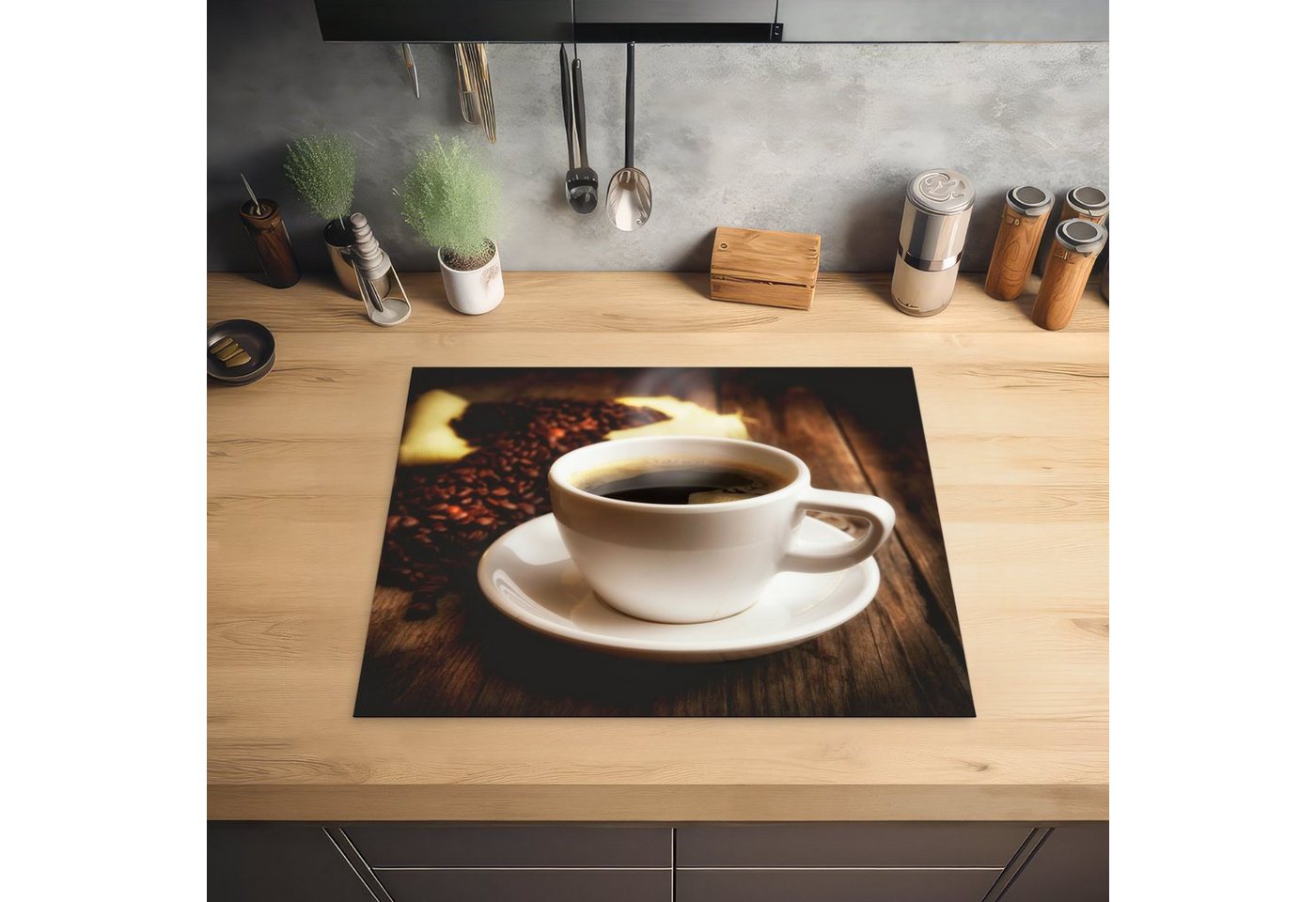 MuchoWow Herd-Abdeckplatte Eine heiße Tasse Kaffee mit Kaffeebohnen, Vinyl, (1 tlg), Abdeckung Induktionskochfeld Schutzmatte, Küche Deko, 65x52 cm Bild 4
