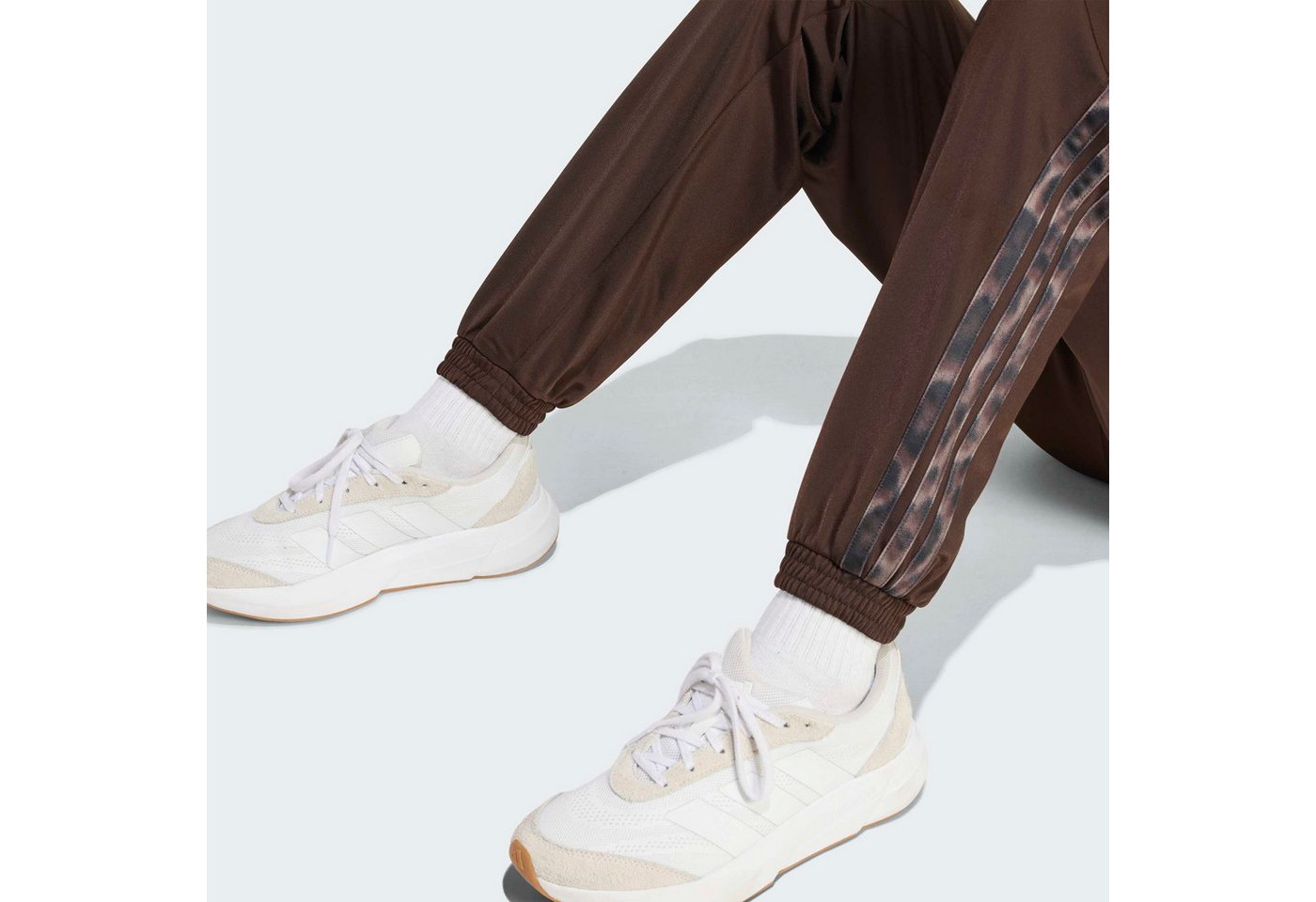 adidas Sportswear Sporthose TRICOT 3-STREIFEN MIT LEOPARDENPRINT sportlich, für Erwachsene, mit Gummizug, normal-weite Passform Bild 5