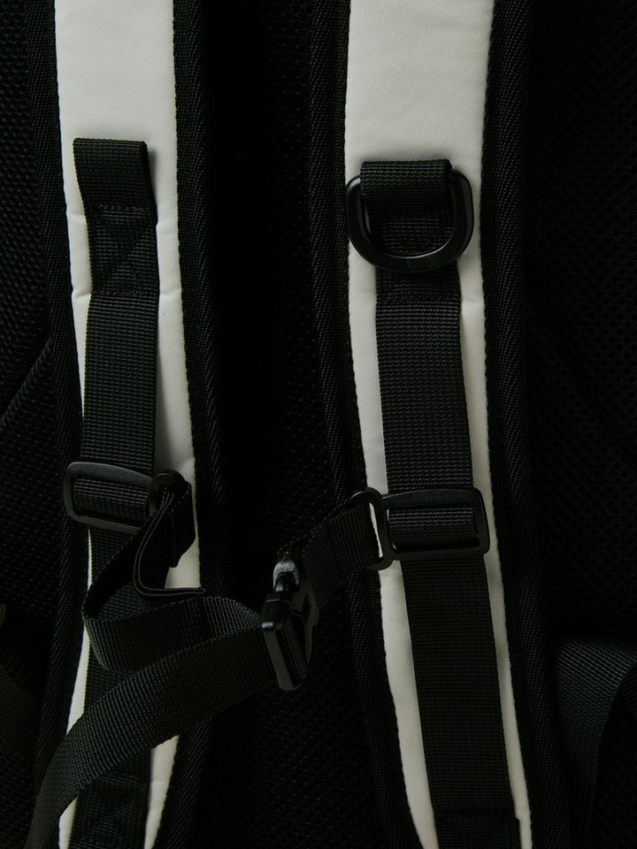 Jack & Jones Rucksack Geräumiges Outdoor-Zubehör mit für Herren (casual), Recyceltes Material nachhaltig Normal Fit Einfarbig Bild 2