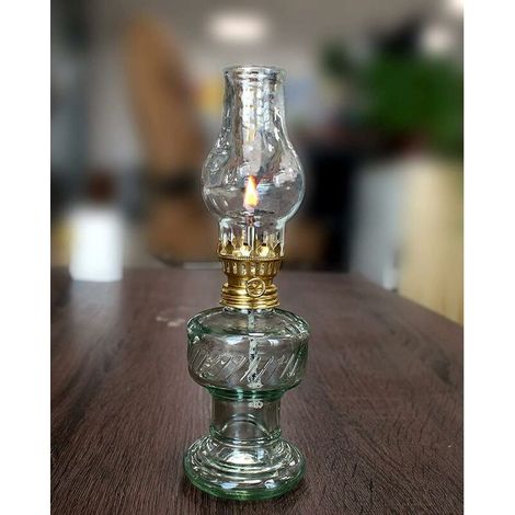 Petroleumlampe Aus Glas. Retro-öllampe Mit Docht Für Die Notbeleuchtung In Innenräumen (20 Cm²).