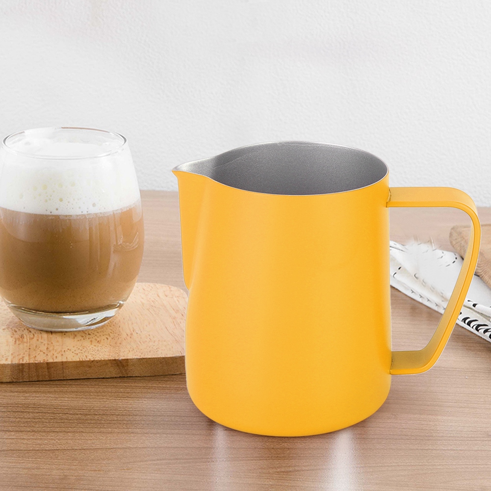 Set Bestehend Aus 1 Edelstahl-milchkännchen (350 Ml) Für Latte Art Und Kaffeeschaum, Barista-becher (7,5 X 9 Cm), Gelb