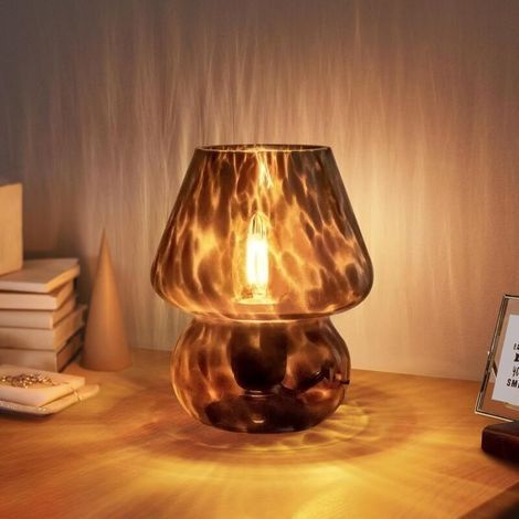 Pilzlampe. Kleine Vintage-tischlampe Für Den Nachttisch. Nachttischlampe Aus Durchscheinendem Glas.