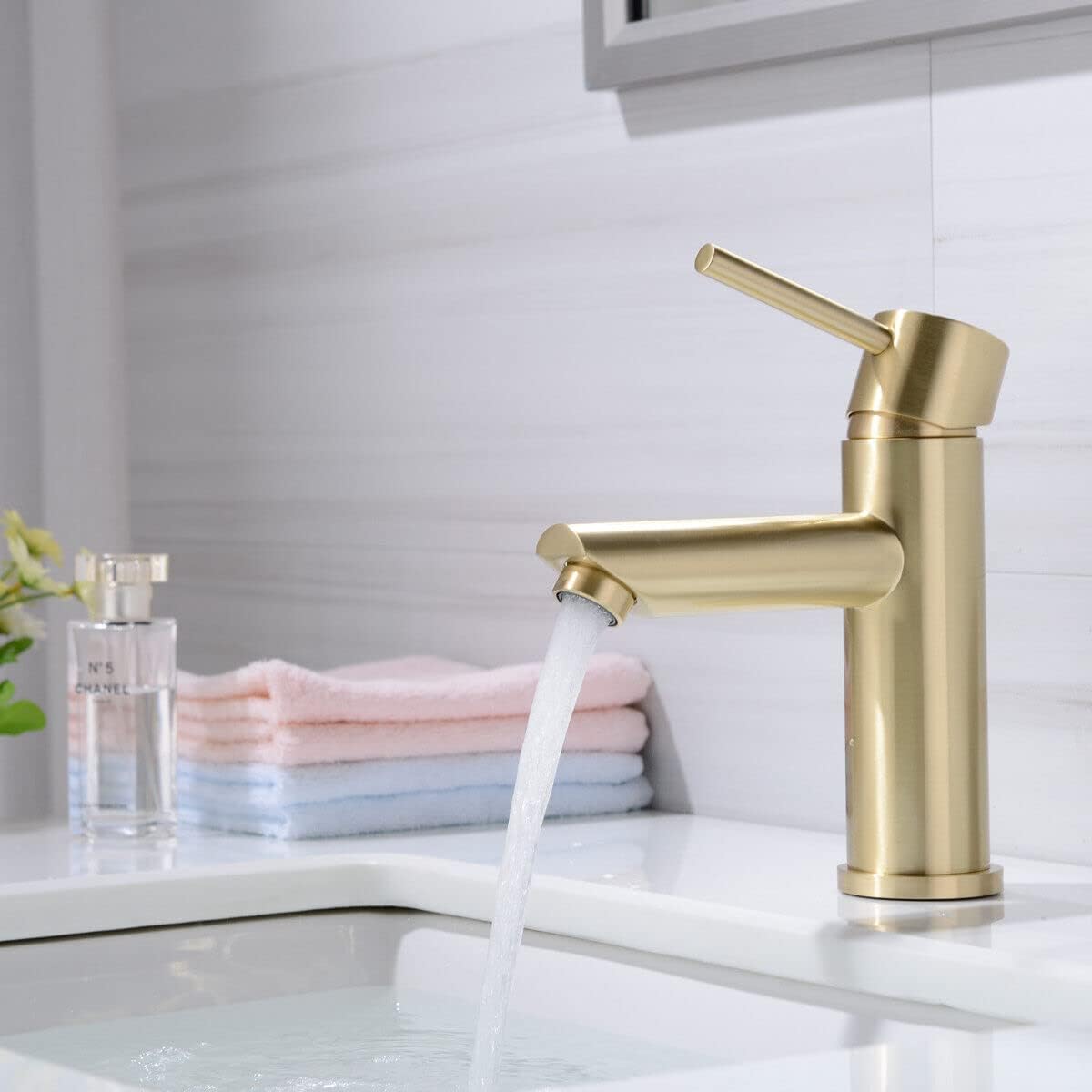 Badezimmerarmatur Aus Gebürstetem Messing In Goldoptik Mit Einem Griff