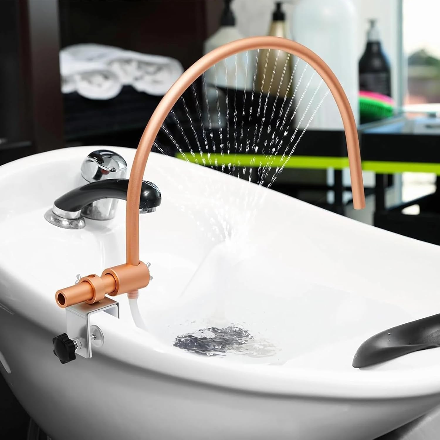 Kopfmassagegerät Mit Tragbarem Wasserzirkulationssystem Und Spa-kompatiblem Ständer. Um 180° Drehbar, Eignet Es Sich Auch Für Den Einsatz In Friseursalons Und Massagepraxen.