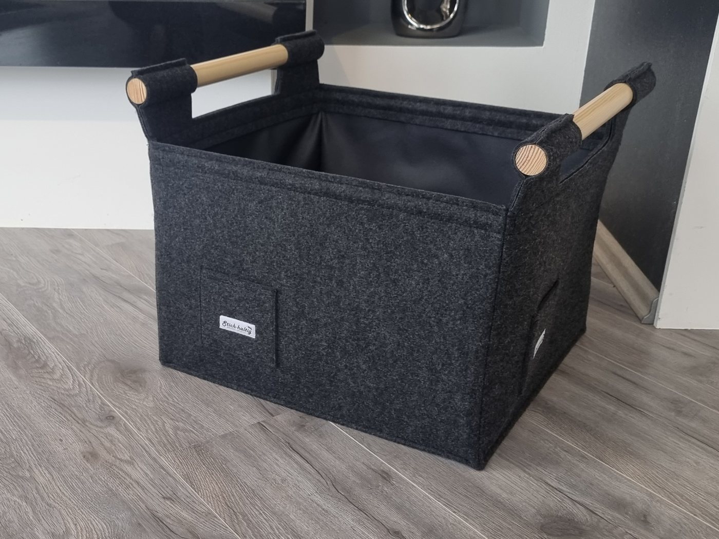 Stich-haltig Kaminholzkorb Kaminholzkorb L mit Holzgriffen - Premium - abriebfestes Innenfutter Bild 4