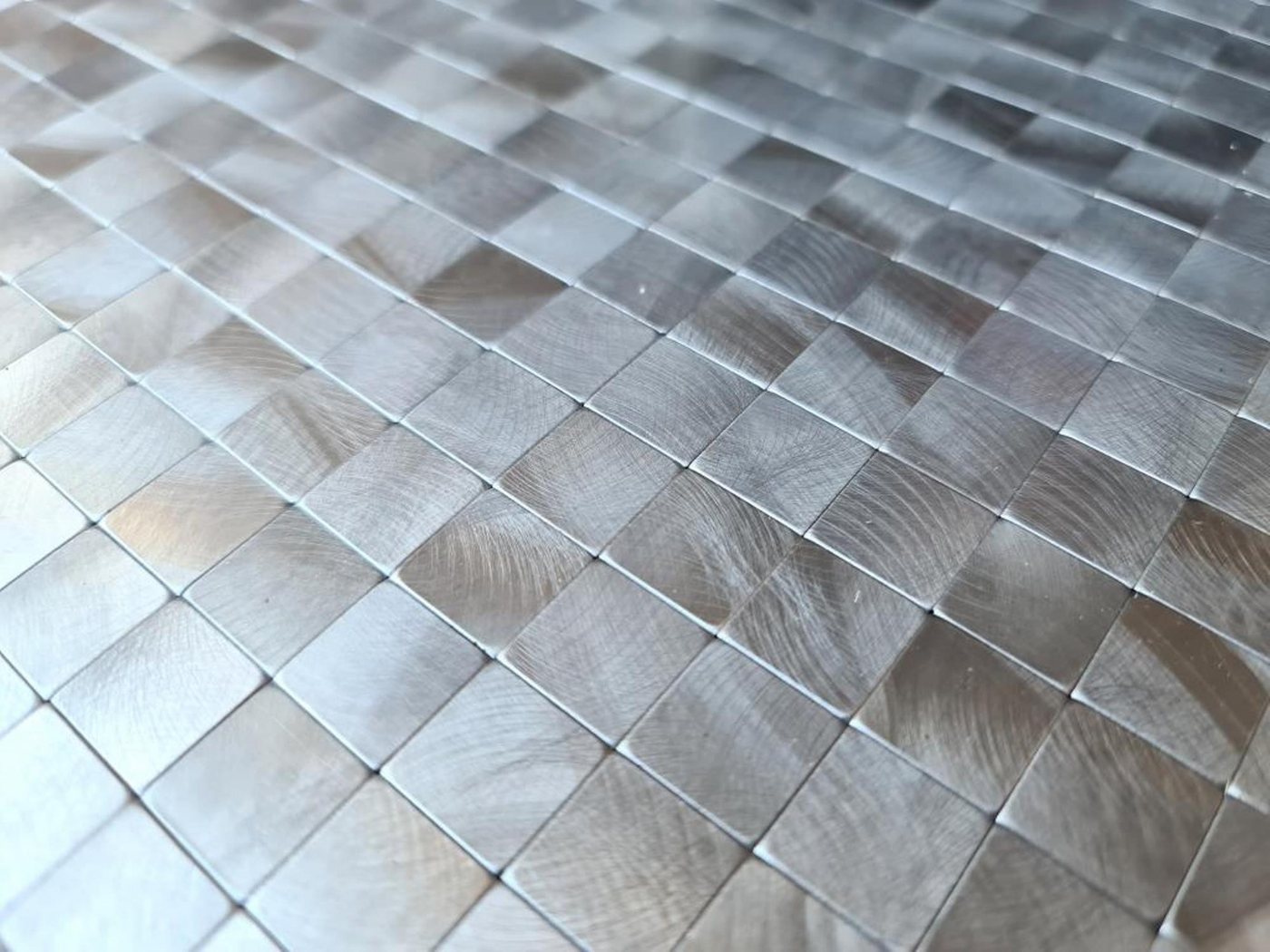 Mosani Wandfliese Selbstklebende Mosaik Fliesen Fliesenaufkleber Wanddeko, Aluminium Metall, Silber, Spritzwasserbereich geeignet, Küchenrückwand Spritzschutz Bild 3