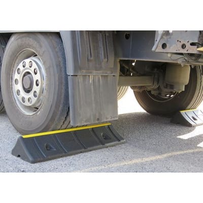 Radstopp für LKW, Busse- und Großfahrzeuge aus Recyclingmaterial