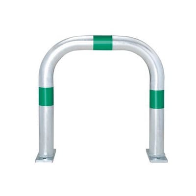 Ladesäulen Rammschutz-Bügel aus Stahl, feuerverzinkt, B 500 mm, Reflexringe grün, zum Aufdübeln