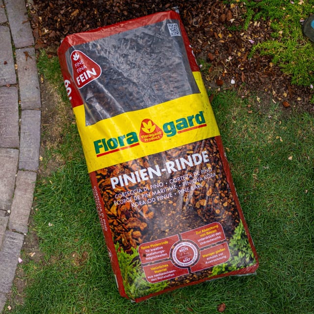 Floragard Pinienrinde Rindenmulch Pinienmulch, 1x60 l, 7-15 mm,fein, 1 Pack