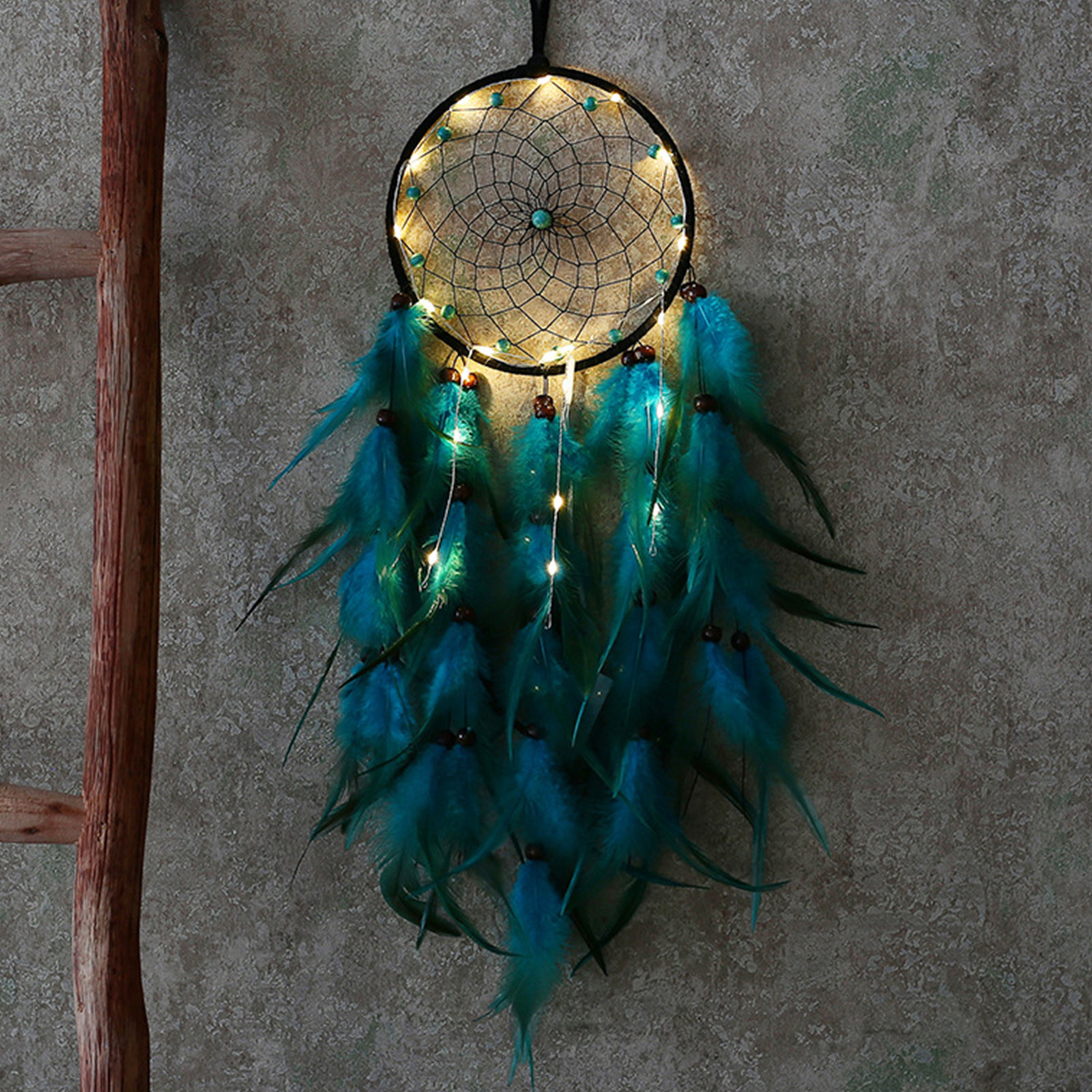 Traumfänger Mit Einem Leichten Federwindspiel An Der Wand, Dekorative Lampe Für Zuhause