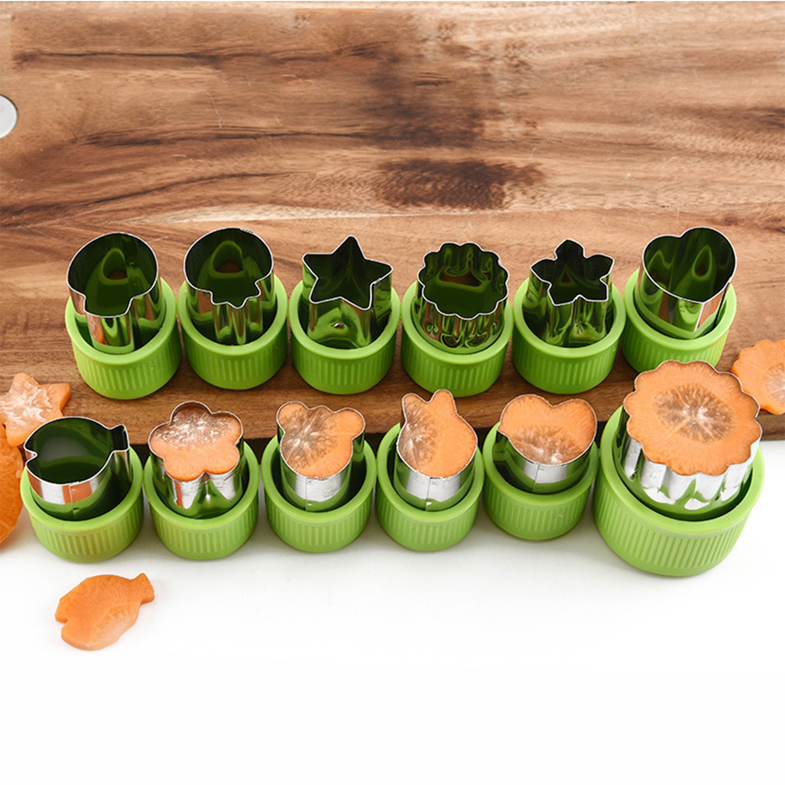 Set Mit 12 Edelstahl-ausstechformen, Kuchenformen Sowie Obst- Und Gemüseformen Zum Backen In Der Küche