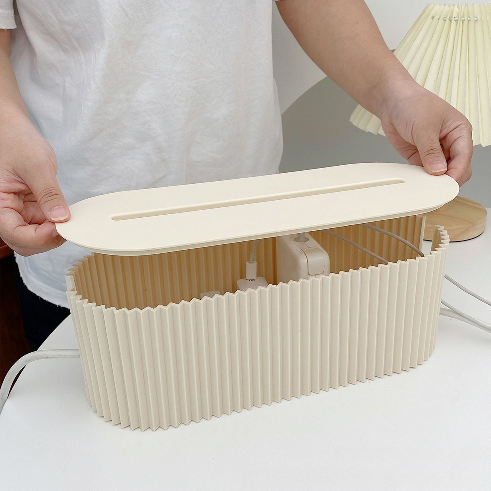 Innovative, Schlichte Kabelmanagementbox Für Den Schreibtisch, Mit Netzabdeckung Und Kabelhalter Zur Kabelaufbewahrung, Weiß