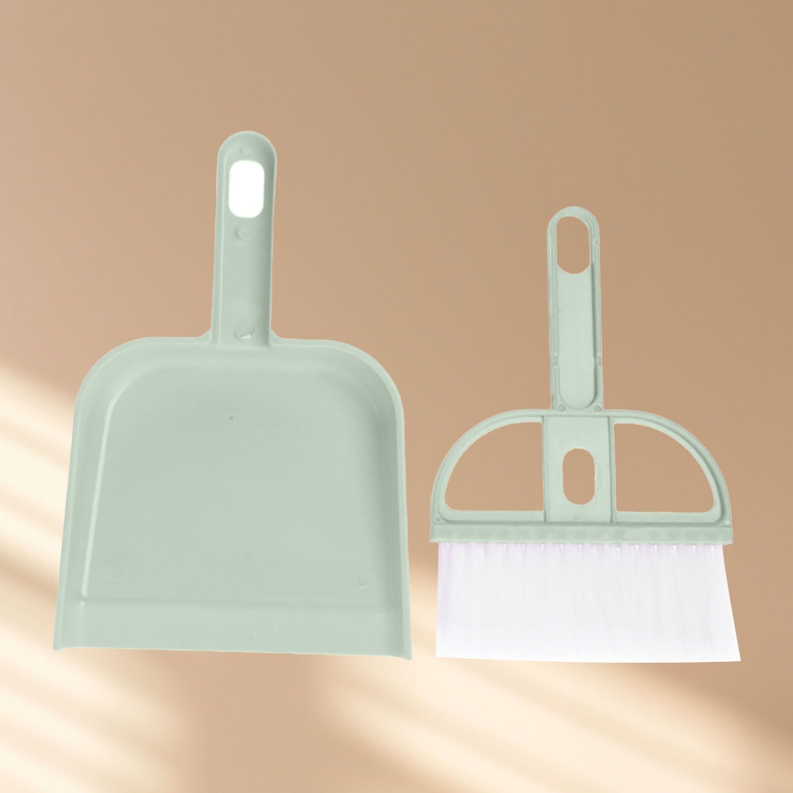 Set Aus 2 Kleinen Besen Und Kehrschaufeln. Multifunktionaler Mini-handbesen Und Kehrschaufel Aus Kunststoff Für Den Schreibtisch In Grün.