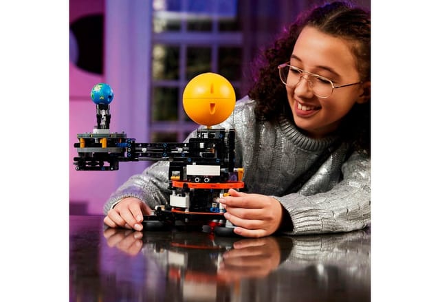 LEGO® Sonne Erde Mond Modell (42179), LEGO® Technic Konstruktionsspielsteine, (526 St), Made in Europe