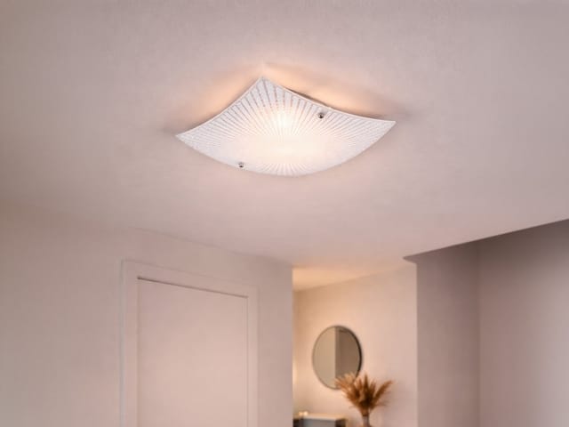 TRIO Leuchten LED Deckenleuchte, LED wechselbar, Warmweiß, flache Lampenschirme Opal-Glas Weiß mit Silber Dekor Design, Ø30cm