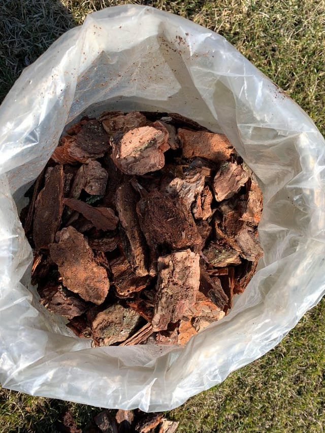 DM-Handel Pinienrinde Rindenmulch Gartenpinie 10-30 mm, 30-70 mm, 70-100 mm, (klein, mittel, grob, Piniendekor in PREMIUM Qualität), Naturprodukt, guter Schutz, vielseitig einsetzbar