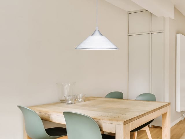 TRIO Leuchten LED Pendelleuchte, LED wechselbar, Warmweiß, Esstisch-lampe modern über Kücheninsel Lampenschirm Glas Weiß, Ø30cm