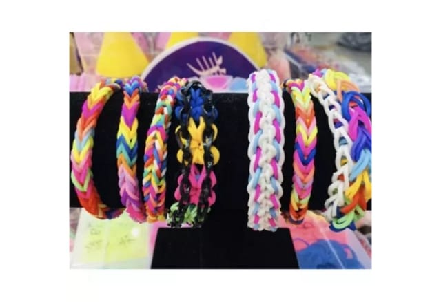 KRUZZEL Kreativset Gummibänder DIY Set – 1.500 Bänder, Häkelnadeln & Schmuckzubehör, (DIY Armband Set mit 1.500 Gummibändern und Zubehör für Kinder, 1500-tlg., Kreatives Bastelset für Kinder – Armbänder, Schmuck & selbst machen), Kreatives DIY-Set für Armbänder, Figuren & Schmuckideen