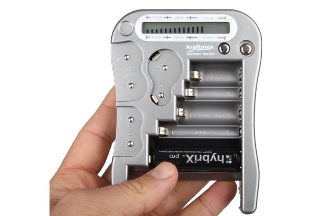 kraftmax Batterietester Batterietester V2 Professional - Universal Batterie und Akku Testgerät, (1 St)