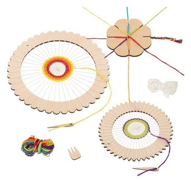 goki Kreativset Rundwebrahmen und Knüpfblume Bastelset, 6 teilig, aus Holz, Webspiel