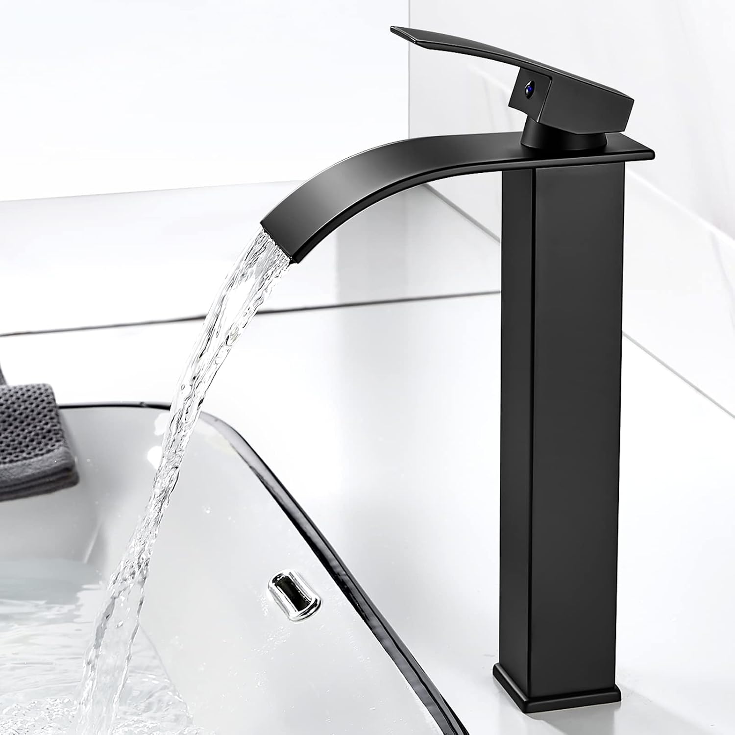 Moderne Wasserfall-waschtischarmatur, Schwarze Armatur Mit 232 Mm Hohem Auslauf, Quadratischer Messinghahn, Warm- Und Kaltwasseranschluss, G 3/8