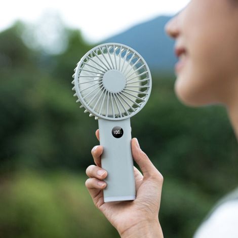 Multifunktionaler, Tragbarer Usb-ventilator Mit Nachtlicht, 100 Per Drehregler Einstellbaren Geschwindigkeitsstufen, Integriertem 3600-mah-akku, Gehäuse Aus Abs/pp-kunststoff, Farbe: Eisgrün, Lieferun