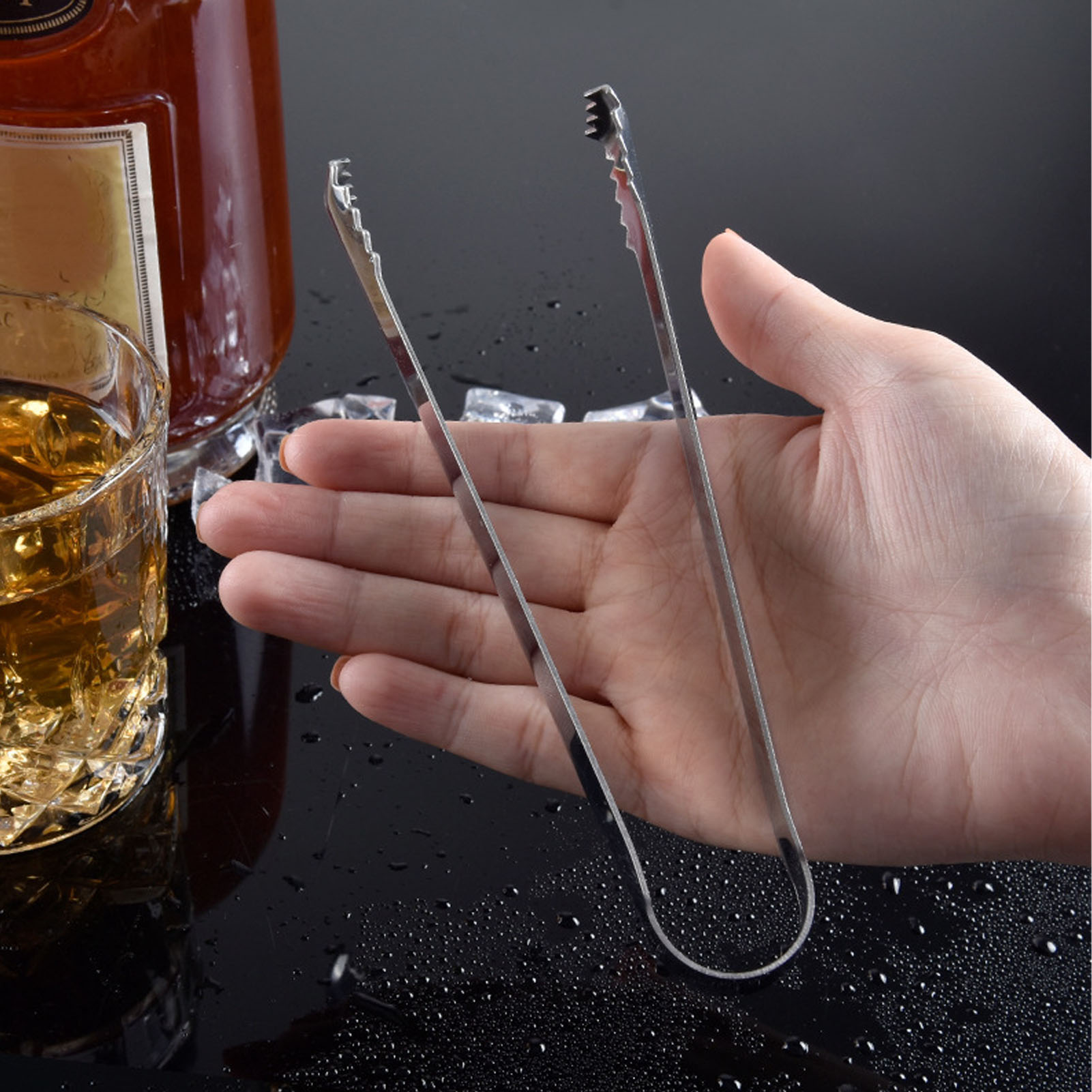 Eiszange Kleine Edelstahlzange Mit Scharfen Zähnen Für Eisbehälter, Zucker Und Eiswürfel. Zum Servieren Von Speisen In Cafés Und Bars.