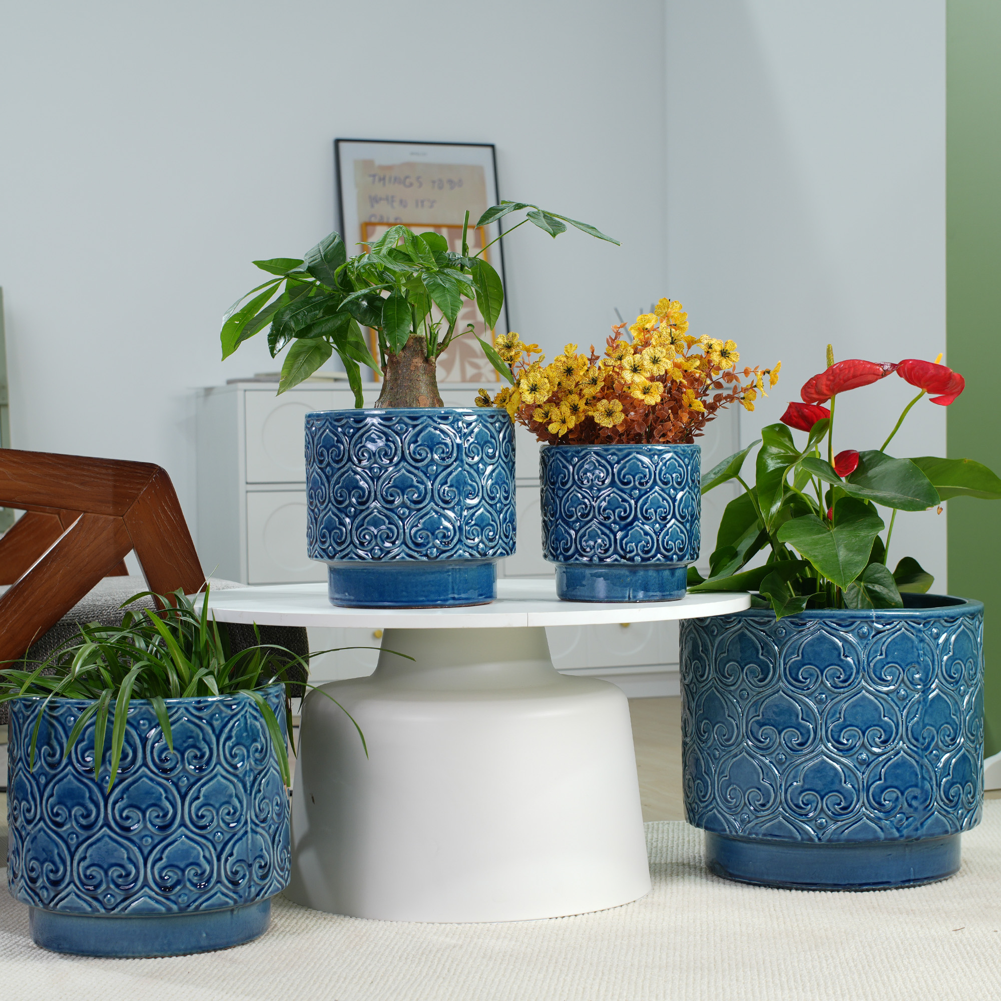 Keramik Pflanztopf, Ablaufloch, Poröses Steinzeug, Herz Schwung Relief, Glänzend Blau