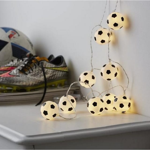 STAR TRADING LED-Lichterkette GOAL 10 Fußbälle warmweiße LED - 1,35m - Batterie - Timer, 10-flammig