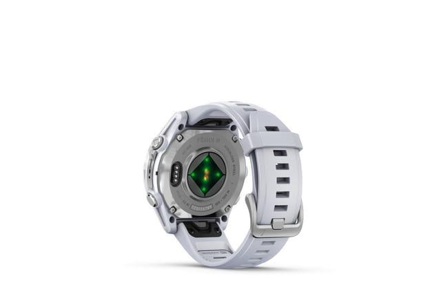 Garmin Fenix 8 Smartwatch (3,3 cm/1,3 Zoll, Garmin)