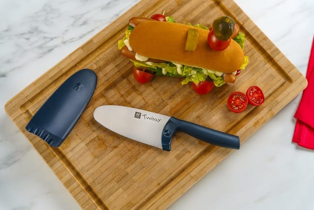 Zwilling Kinderkochmesser Twinny, abgerundete Klinge, Fingerschutz, für Kinder ab 3 Jahren