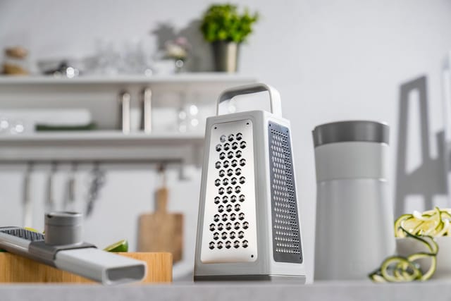 Zwilling Vierkantreibe Reibe mit Zwei-Wege-Reibtechnologie, Edelstahl 18/10, (1-St), Vier Seiten, rutschfester Stand, mit Auffangschale