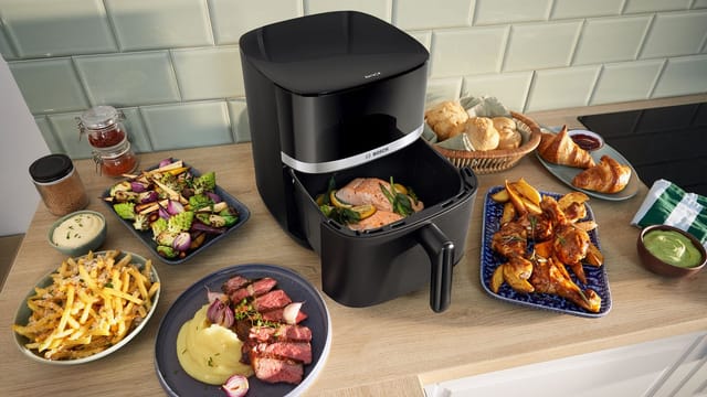BOSCH Heißluftfritteuse Air Fryer Serie 4, MAF462B0, 6,1l, 2 Heizelemente, 7 Programme, schwarz, 2050 W, Auftaufunktion, Korb/Gitter spülm.geeignet