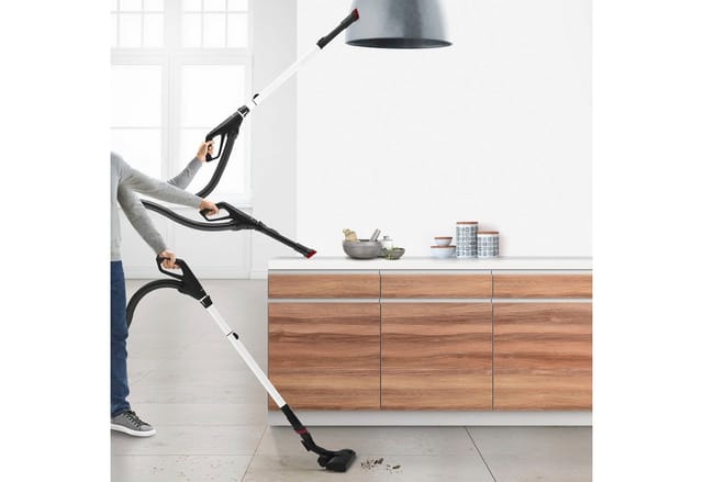 BOSCH Bodenstaubsauger Serie 6 ProSilence BGL6TSIL, Hygiene-Filter, 10 Jahre Motorgarantie, 700 W, mit Beutel, Leistungsregulierung am Handgriff, langes Kabel, extrem leise, weiß