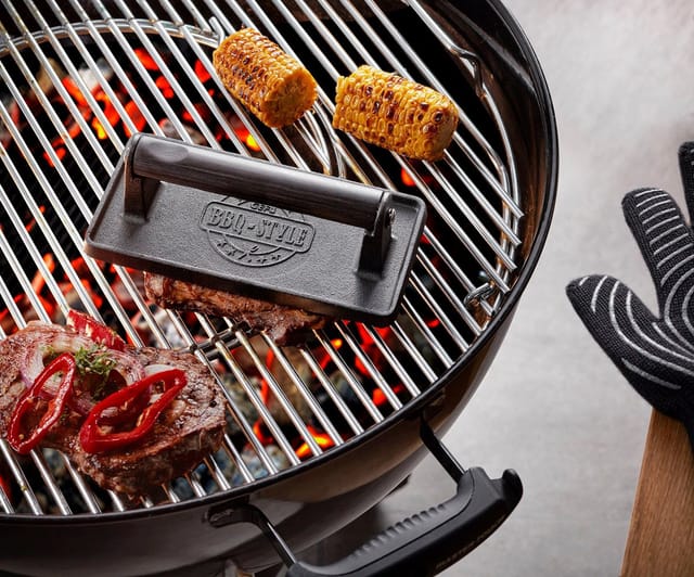 GEFU Fleischplattierer Fleischbeschwerer BBQ, effektive Gewichtsverteilung für gleichmäßiges Grillen