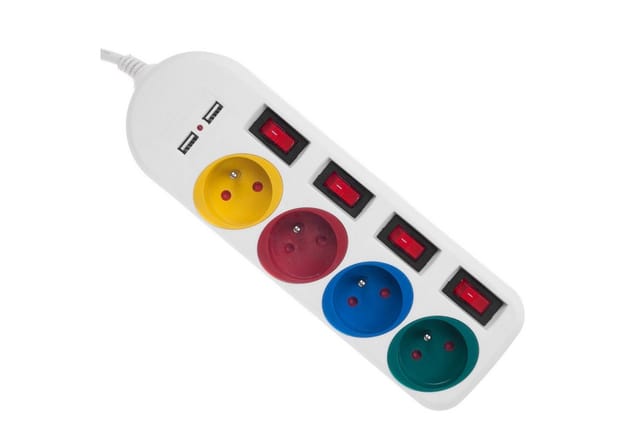 Maclean MCE229 Steckdosenleiste 4-fach (Ein- / Ausschalter, USB-Anschlüsse, separate Ein- / Ausschalter, Kindersicherung, Kabellänge 1.5 m), 4-Steckdosen-Verlängerungskabel + 2xUSB, mit Schalter 1,5m