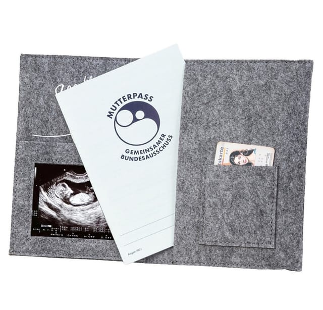 Mel-O-Design Mutterpass-Hülle Mutterpass Hülle Schutzhülle beige, grau aus Polyester Filz aus Polyester Filz, mit vielen Funktionen, mit schöner Stickerei
