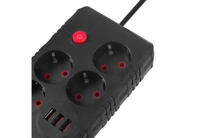Maclean 4 Steckdosen 2500W 3xUSB Mehrfachsteckdose 4-fach (Kabellänge 1.5 m), 110-240V AC 50/60Hz, 2.1A