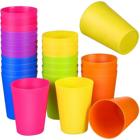 Set Mit 24 Farbenfrohen Plastikbechern Mit Bärenmuster, Perfekt Für Partys Und Getränke.